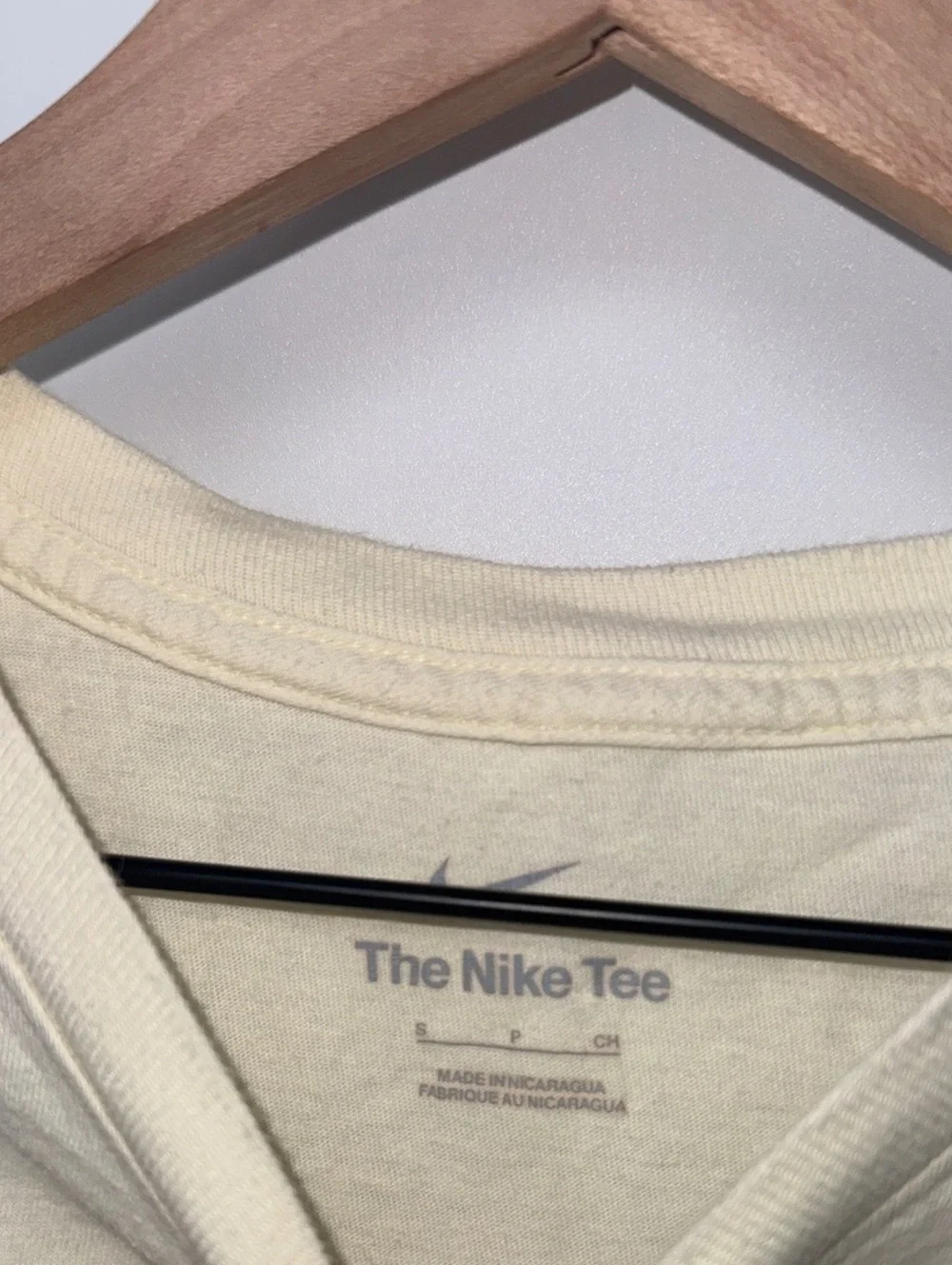 Nike The Nike Tee Graphic T-Shirt Cream Size Small